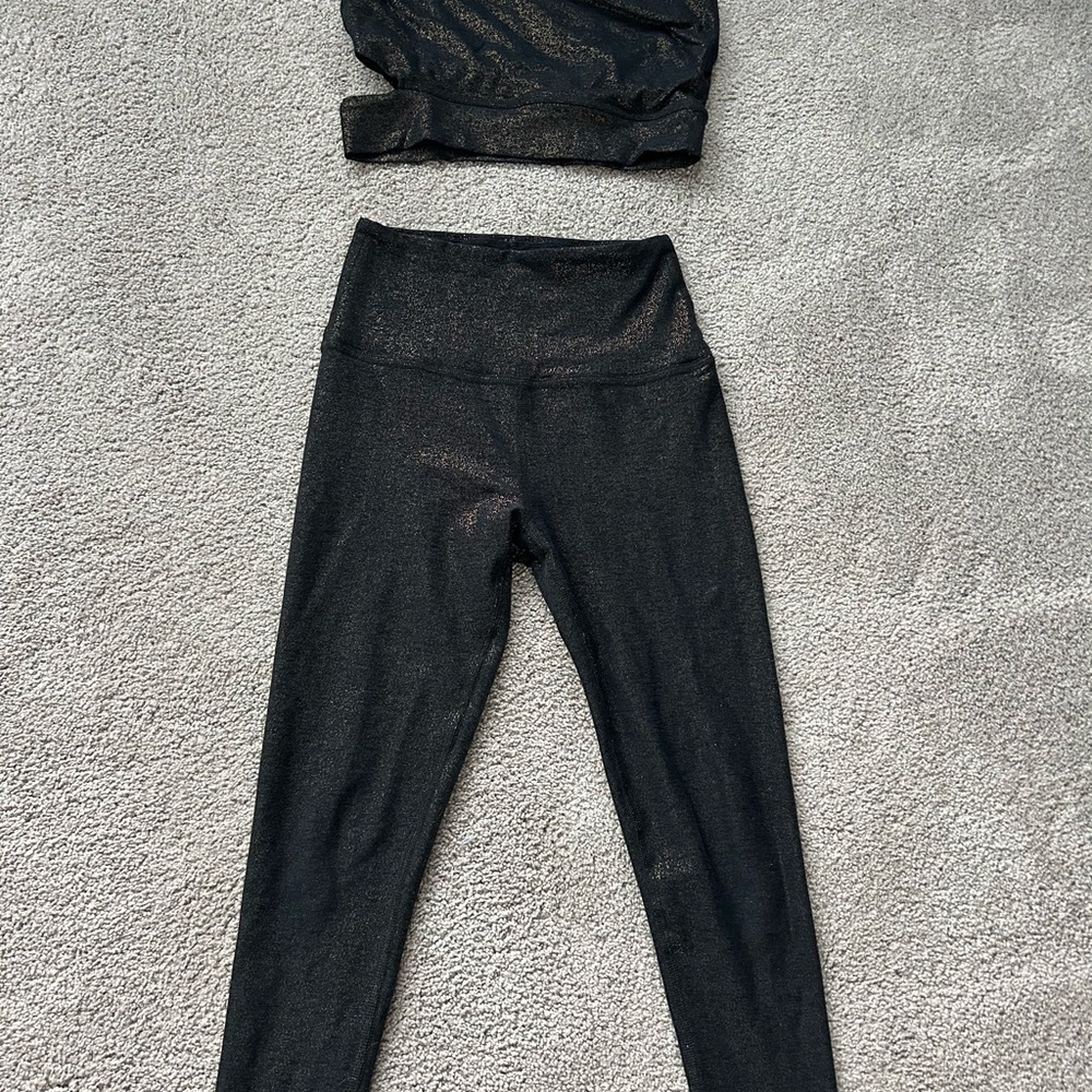 Beyond Yoga Women's Black/ Gold Shimmer Two-Piece Set Size Small